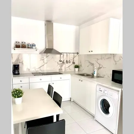 Casa En Con Gran Terraza, Muy Luminosa Y En Tranquila Urbanizacion