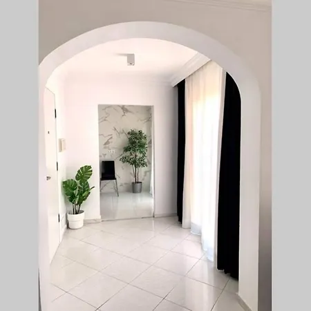 Casa En Con Gran Terraza, Muy Luminosa Y En Tranquila Urbanizacion