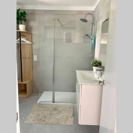 Casa Con Gran Terraza, Muy Luminosa Y En Tranquila Zona Residencial * Nerja