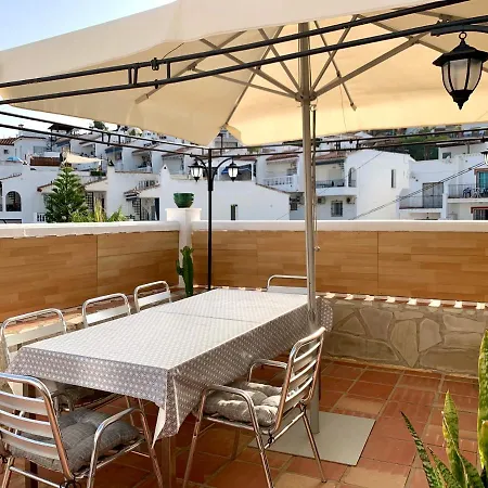 Casa Con Gran Terraza, Muy Luminosa Y En Tranquila Zona Residencial *