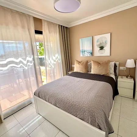 Сasa de vacaciones Casa Con Gran Terraza, Muy Luminosa Y En Tranquila Zona Residencial *