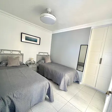 Casa Con Gran Terraza, Muy Luminosa Y En Tranquila Zona Residencial