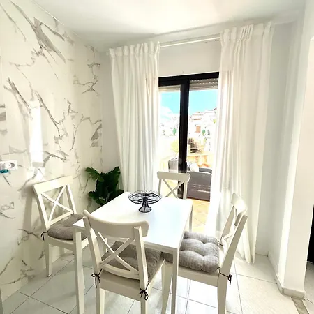 Casa En Con Gran Terraza, Muy Luminosa Y En Tranquila Urbanizacion Holiday home